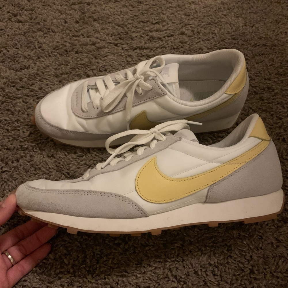 Nike Daybreak sneakers 9.5